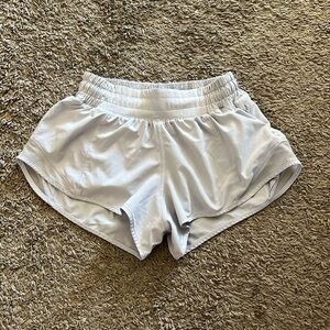 LULULEMON HOTTY HOT LOW RISE LINED SHORTS 2.5